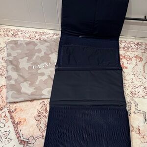 Dagne Dover Black Foldable Changing Pad with Camo Bag